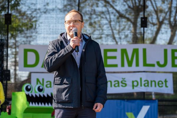 dan-zemlje-247f9cbbe0-1074-3077-e4fd-ac4bf3c924cd27731822-f6cc-d043-5cf0-88e156d9d9f6D0690EFA-E3C5-65F4-E779-DE254AE6EE00.jpg