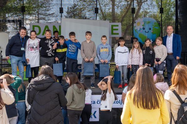 dan-zemlje-542238658e-43c2-828a-ef85-c8163f31c081878f8e3d-3e85-d351-9000-77116c1fbc8e597AFF4A-FF3D-D907-461F-0BC7840BAA41.jpg